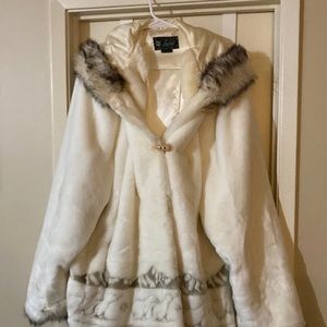 Nuage Faux Fur Coat Size 4X